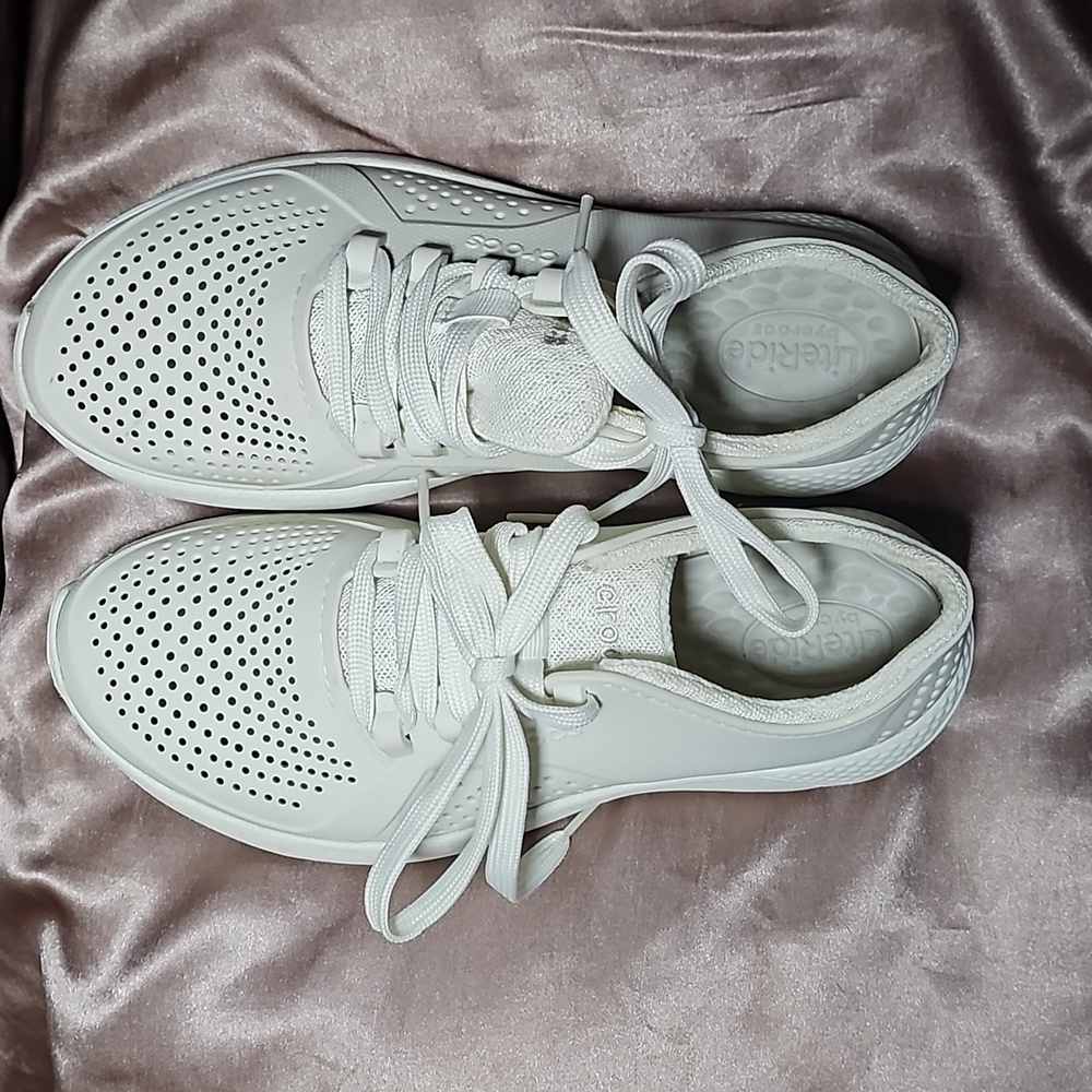 Croc sneakers woman's size 7